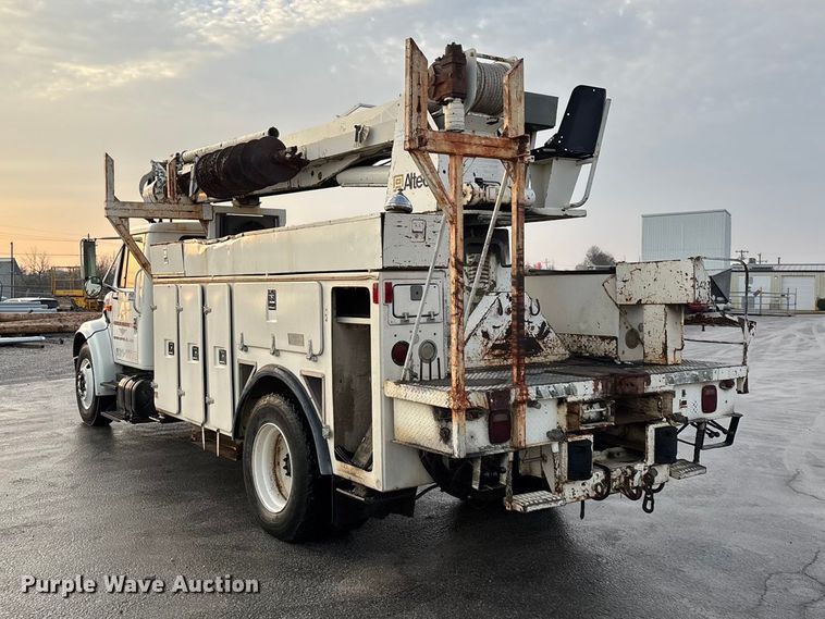 image for item FG0138 1998 International 4700 digger derrick truck