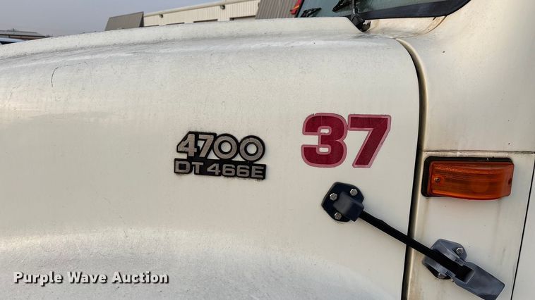 image for item FG0138 1998 International 4700 digger derrick truck