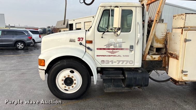 image for item FG0138 1998 International 4700 digger derrick truck