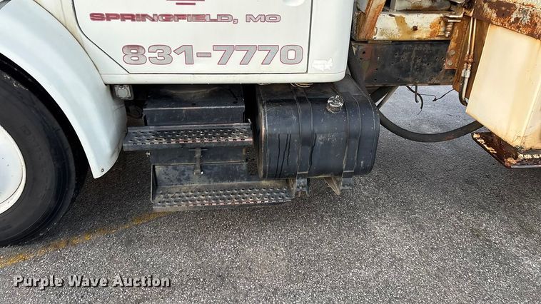 image for item FG0138 1998 International 4700 digger derrick truck