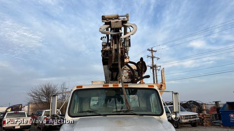 image for item FG0138 1998 International 4700 digger derrick truck