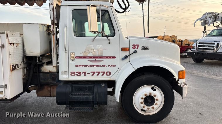 image for item FG0138 1998 International 4700 digger derrick truck