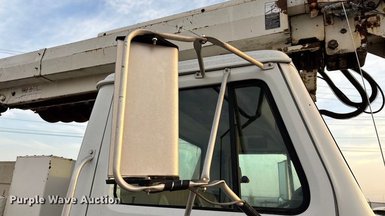 image for item FG0138 1998 International 4700 digger derrick truck