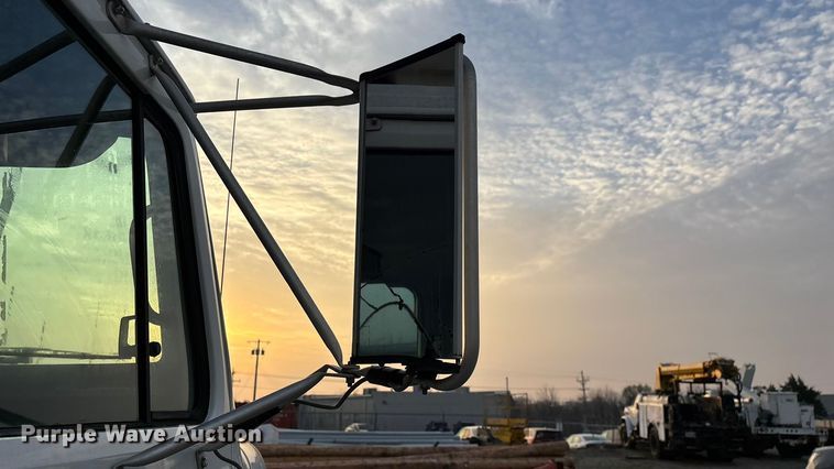 image for item FG0138 1998 International 4700 digger derrick truck