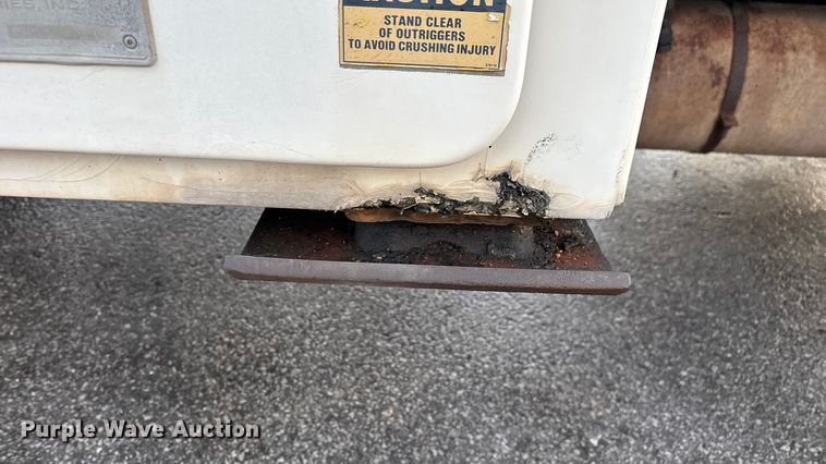 image for item FG0138 1998 International 4700 digger derrick truck