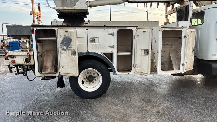 image for item FG0138 1998 International 4700 digger derrick truck