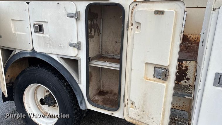 image for item FG0138 1998 International 4700 digger derrick truck