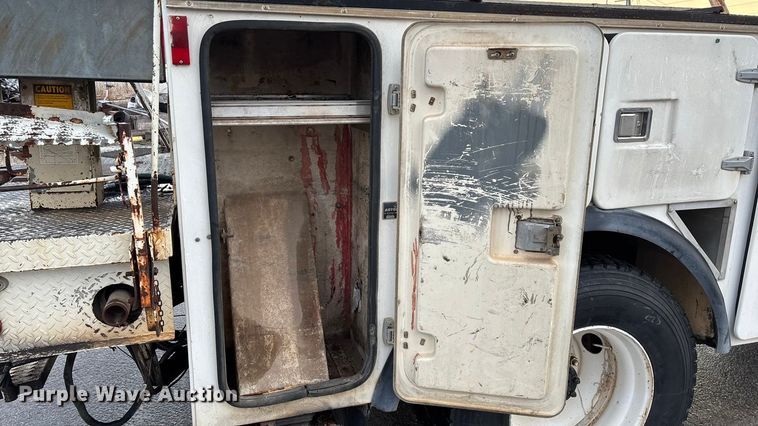 image for item FG0138 1998 International 4700 digger derrick truck