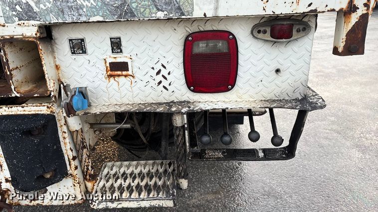 image for item FG0138 1998 International 4700 digger derrick truck