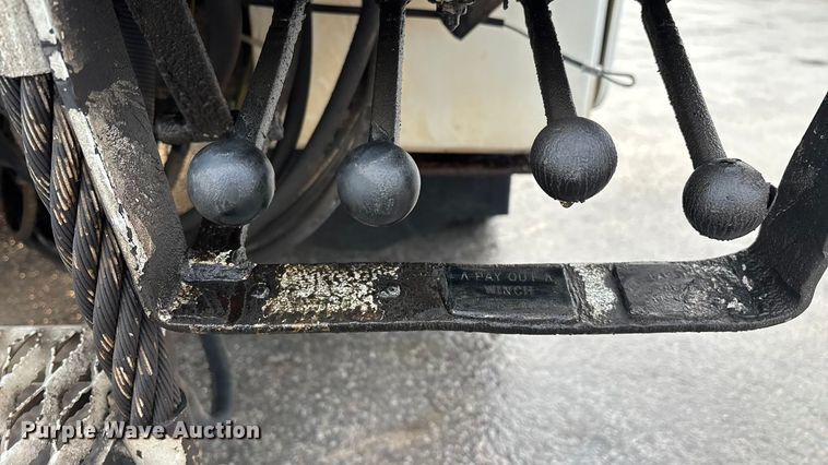 image for item FG0138 1998 International 4700 digger derrick truck