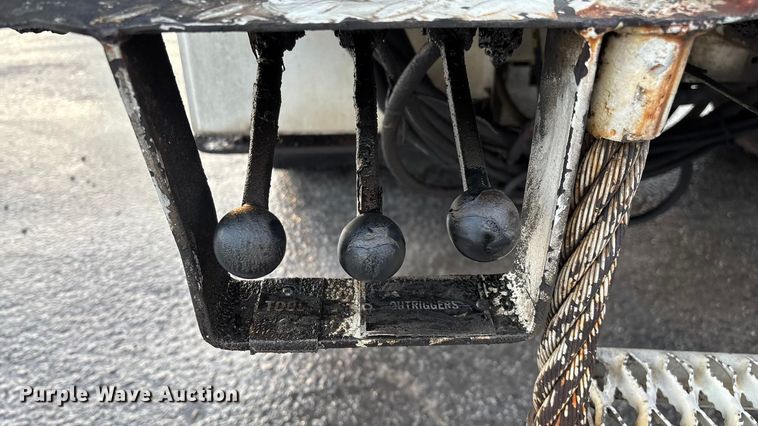 image for item FG0138 1998 International 4700 digger derrick truck