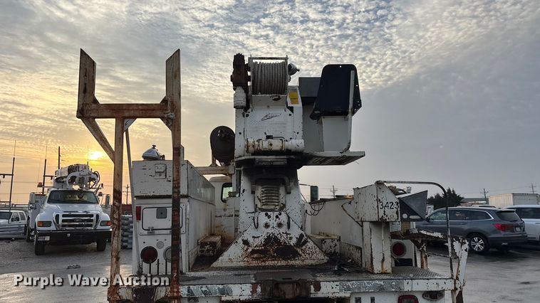 image for item FG0138 1998 International 4700 digger derrick truck