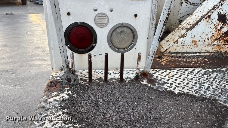 image for item FG0138 1998 International 4700 digger derrick truck