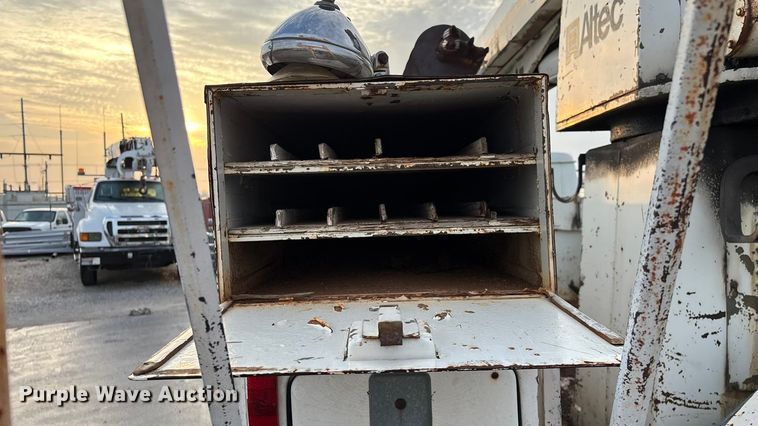 image for item FG0138 1998 International 4700 digger derrick truck