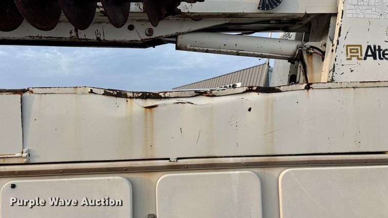 image for item FG0138 1998 International 4700 digger derrick truck