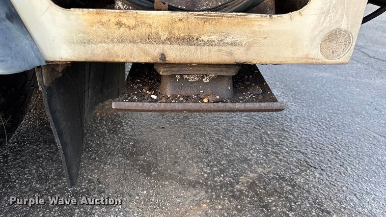 image for item FG0138 1998 International 4700 digger derrick truck