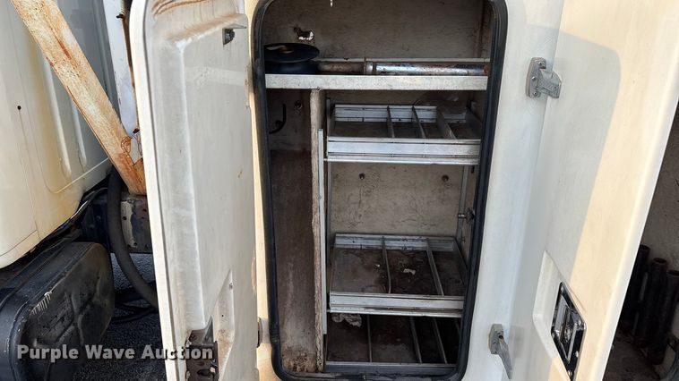 image for item FG0138 1998 International 4700 digger derrick truck