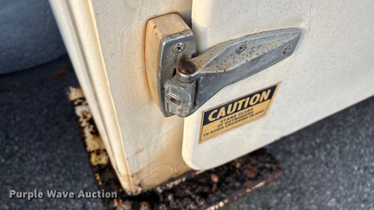 image for item FG0138 1998 International 4700 digger derrick truck