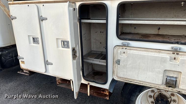 image for item FG0138 1998 International 4700 digger derrick truck