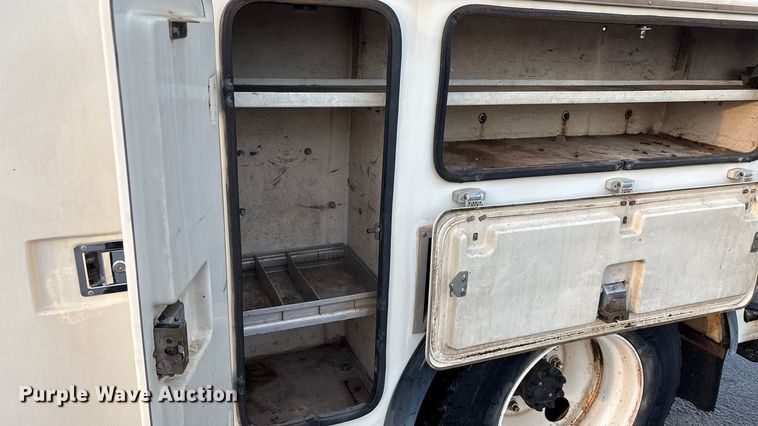 image for item FG0138 1998 International 4700 digger derrick truck