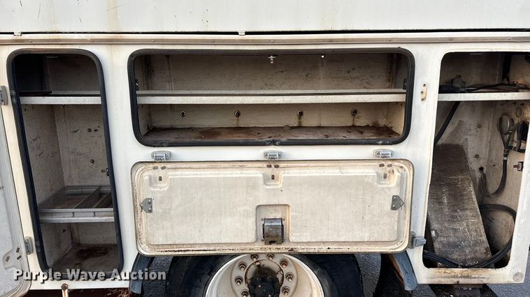 image for item FG0138 1998 International 4700 digger derrick truck