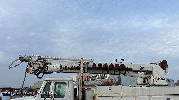 image for item FG0138 1998 International 4700 digger derrick truck