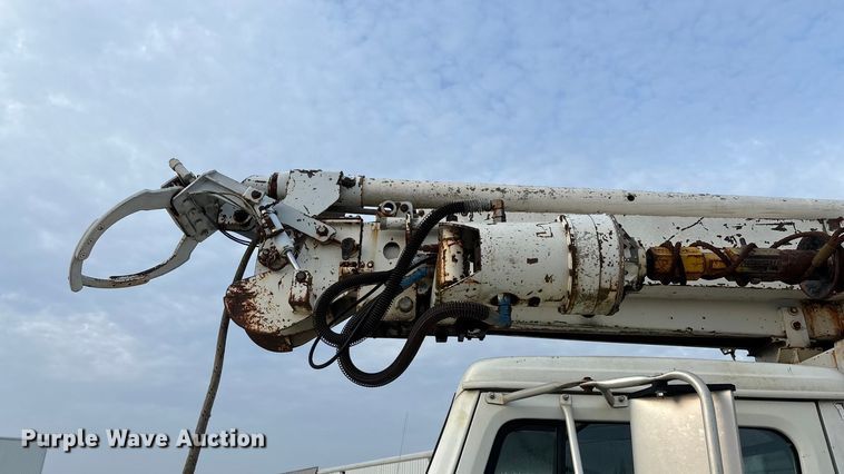 image for item FG0138 1998 International 4700 digger derrick truck