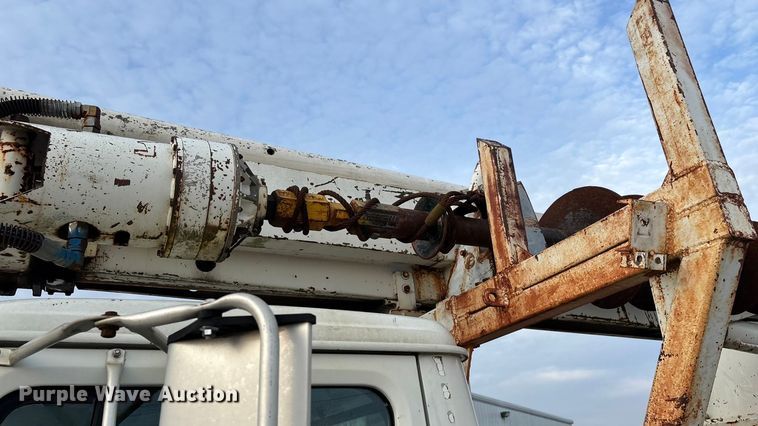 image for item FG0138 1998 International 4700 digger derrick truck