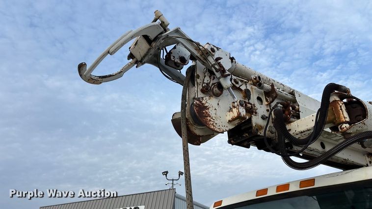 image for item FG0138 1998 International 4700 digger derrick truck