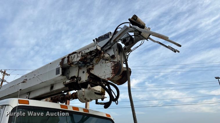 image for item FG0138 1998 International 4700 digger derrick truck