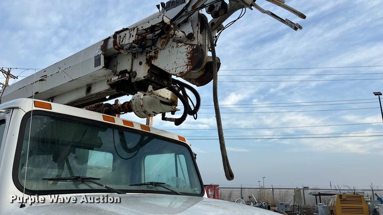image for item FG0138 1998 International 4700 digger derrick truck