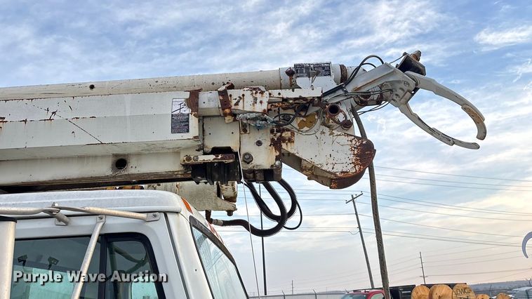 image for item FG0138 1998 International 4700 digger derrick truck