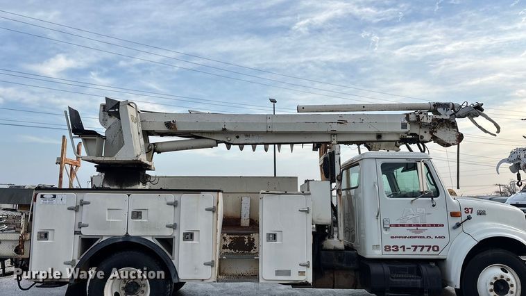 image for item FG0138 1998 International 4700 digger derrick truck