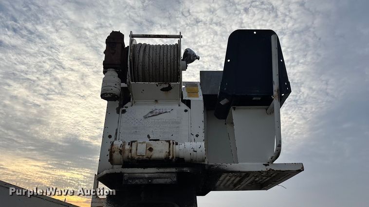 image for item FG0138 1998 International 4700 digger derrick truck