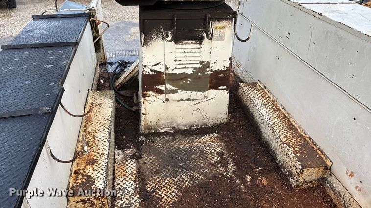 image for item FG0138 1998 International 4700 digger derrick truck