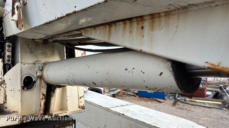 image for item FG0138 1998 International 4700 digger derrick truck