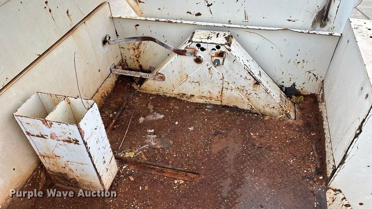 image for item FG0138 1998 International 4700 digger derrick truck