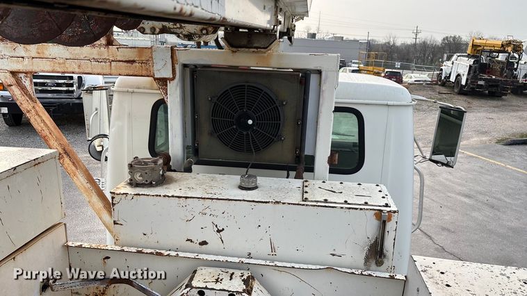 image for item FG0138 1998 International 4700 digger derrick truck