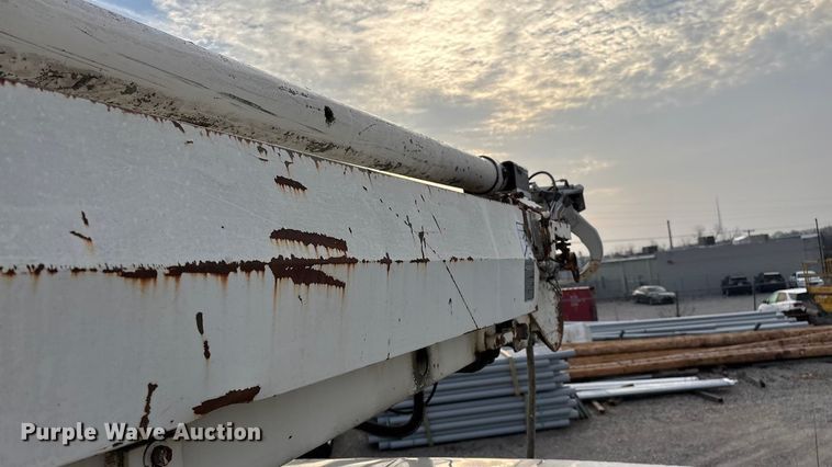 image for item FG0138 1998 International 4700 digger derrick truck