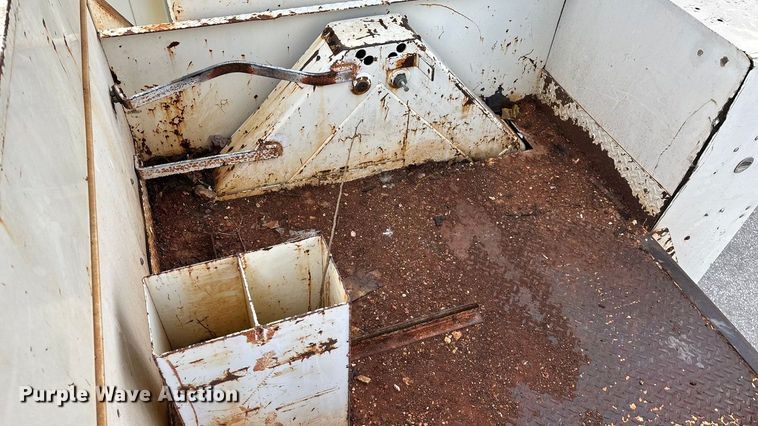 image for item FG0138 1998 International 4700 digger derrick truck