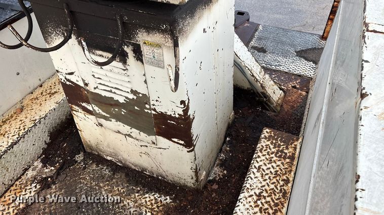 image for item FG0138 1998 International 4700 digger derrick truck