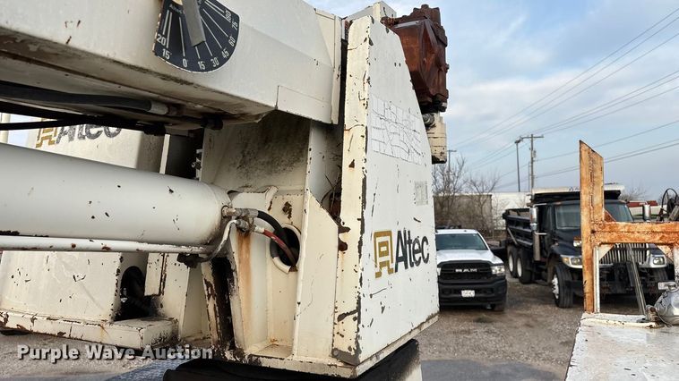 image for item FG0138 1998 International 4700 digger derrick truck