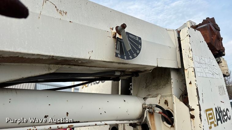 image for item FG0138 1998 International 4700 digger derrick truck