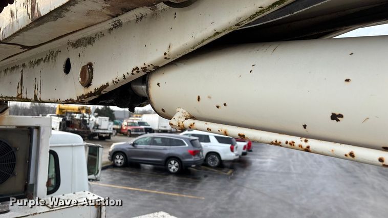 image for item FG0138 1998 International 4700 digger derrick truck