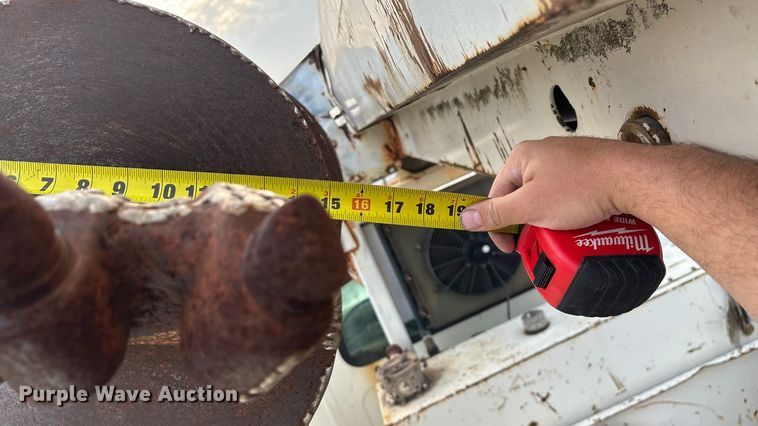 image for item FG0138 1998 International 4700 digger derrick truck