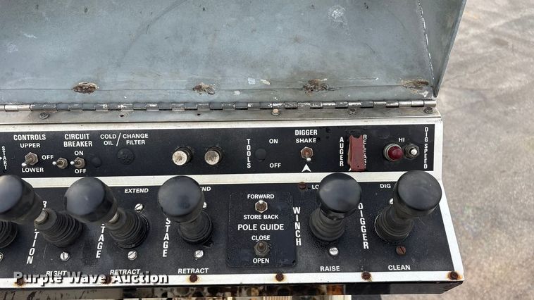 image for item FG0138 1998 International 4700 digger derrick truck