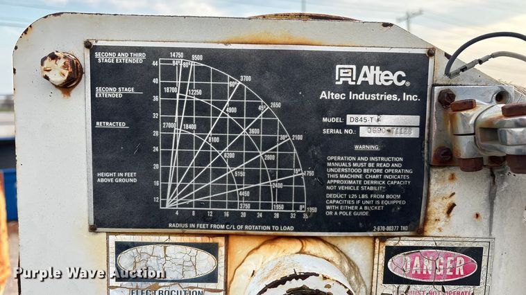 image for item FG0138 1998 International 4700 digger derrick truck