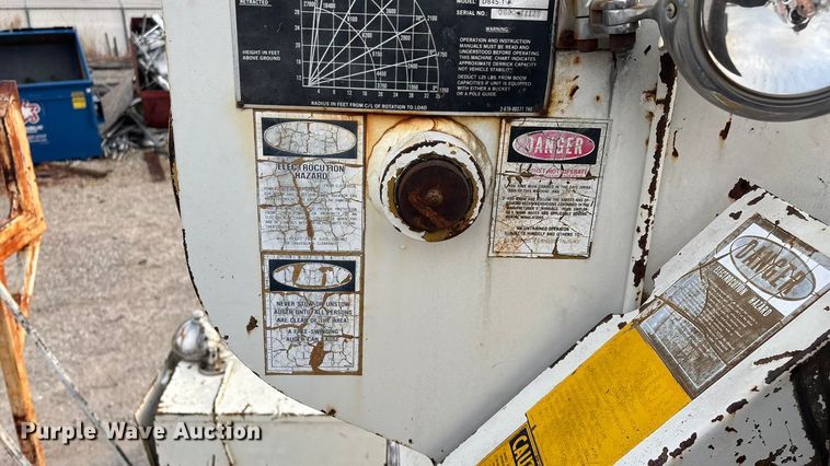 image for item FG0138 1998 International 4700 digger derrick truck