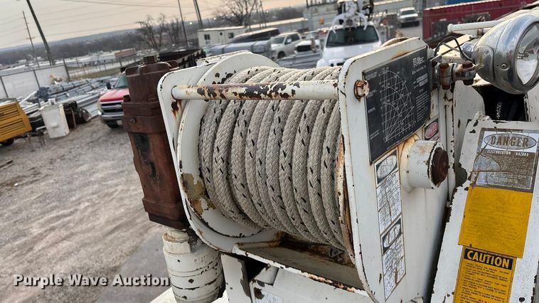 image for item FG0138 1998 International 4700 digger derrick truck