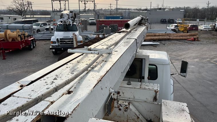 image for item FG0138 1998 International 4700 digger derrick truck